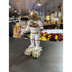 Astronaute USA de 26 cm par Kare Design ON A MARCHE SUR LA LUNE