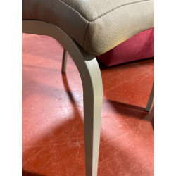 KIRA chaise de salle à manger design et bon maintien REVETEMENT entretien facile waterproof pieds beige pierre
