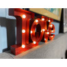 LOVE quartier rouge DÉCORATION MURALE MÉTAL largeur 46 cm LEDS ROUGE