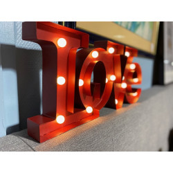 LOVE quartier rouge DÉCORATION MURALE MÉTAL largeur 46 cm LEDS ROUGE