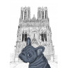 BULL-DOG FRANCAIS en promenade Rémoise à la cathédrale notre dame de Reims