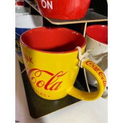 Mug COCA COLA Tasse céramique, diamètre intérieur 8,5 x largeur 13 x hauteur 9 cm passe au lave vaisselle et micro-ondes